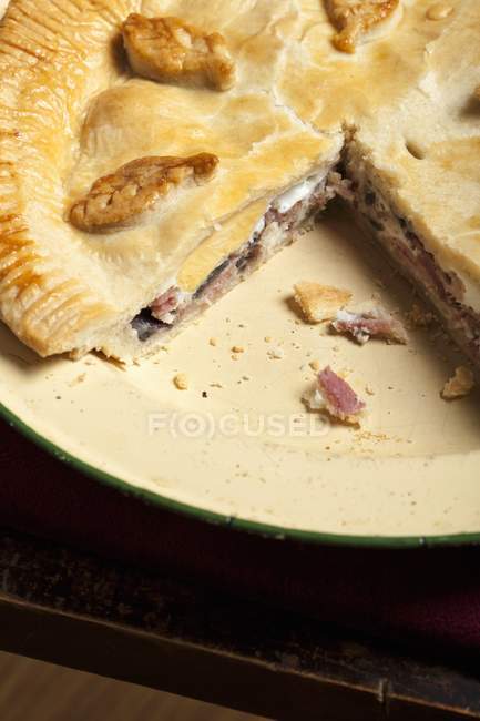 Meat pie with egg — Stock Photo