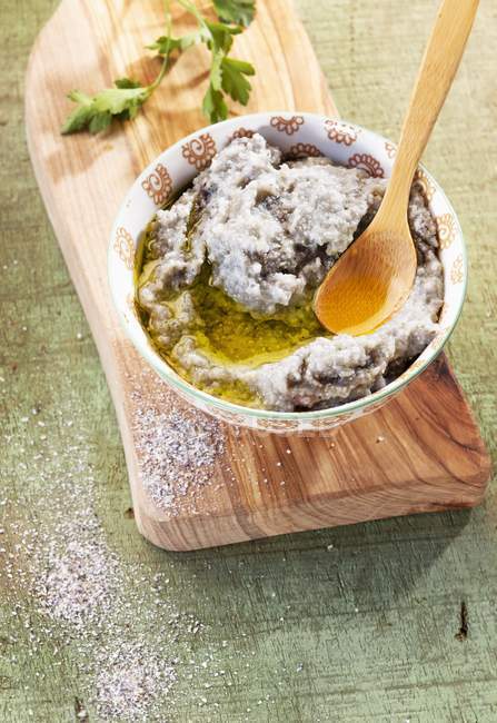 Vue rapprochée de la Polenta de sarrasin à l'huile d'olive — Photo de stock