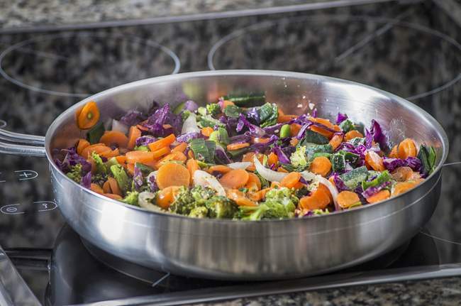 Carrots with red cabbage — Stock Photo