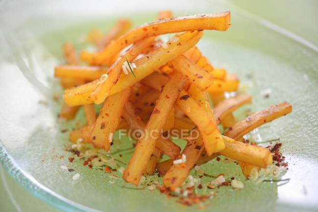 Carrot Chips with chilli and garlic — Stock Photo