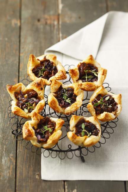 Puff pastry tartlets — Stock Photo