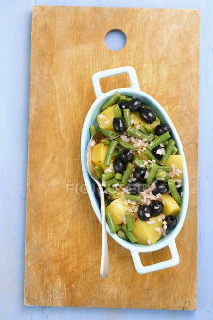 Картопляний салат з зеленою квасолею та вінегретом — стокове фото