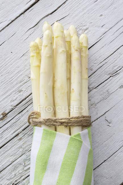Bundle of White asparagus — Stock Photo