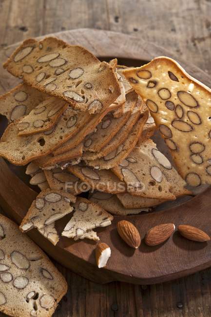 Biscoitos de amêndoa a bordo — Fotografia de Stock