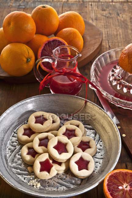 Jam biscuits with jelly — Stock Photo