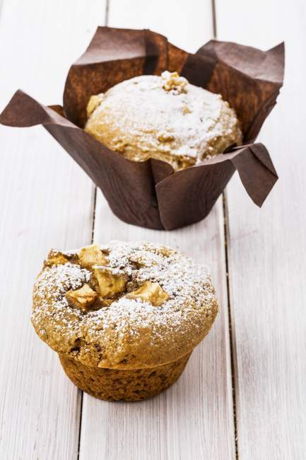 Deux muffins aux pommes — Photo de stock