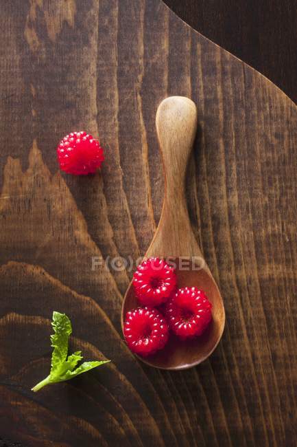 Fresh Wild raspberries — Stock Photo