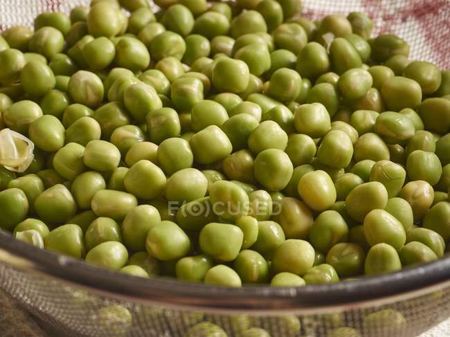Soaked green peas in sieve — Stock Photo