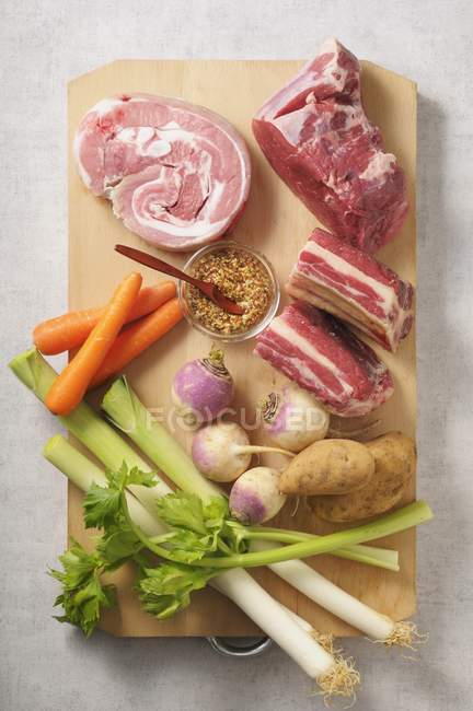 Ingredients on chopping board — Stock Photo