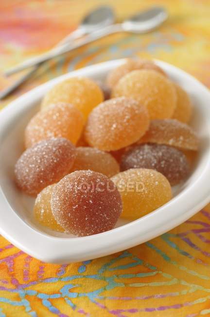 Gelatina zuccherata dolci di frutta che servono — Foto stock
