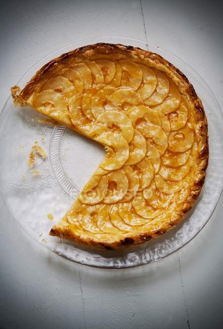 Torta de maçã vitrificada em fatias — Fotografia de Stock