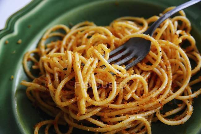 Linguine Pasta mit gerösteten Semmelbröseln — Stockfoto