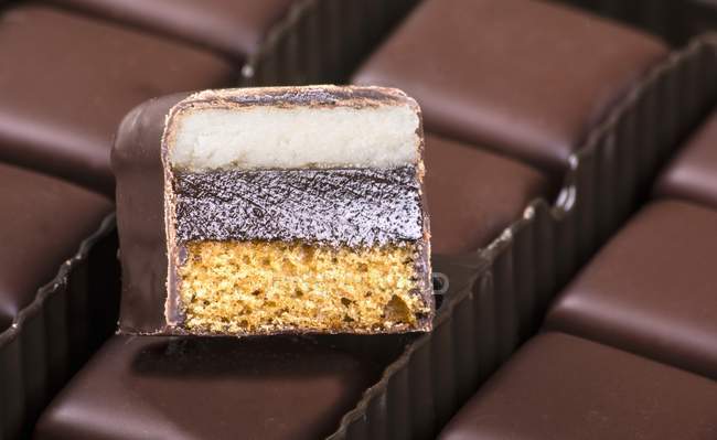 Schokoladenüberzogene Süßigkeiten — Stockfoto