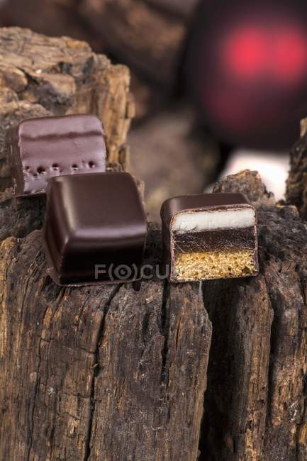 Doces cobertos de chocolate — Fotografia de Stock