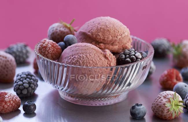 Berry ice cream with frozen berries — Stock Photo