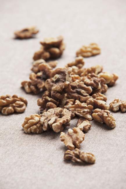 Сырые свежие орехи — стоковое фото