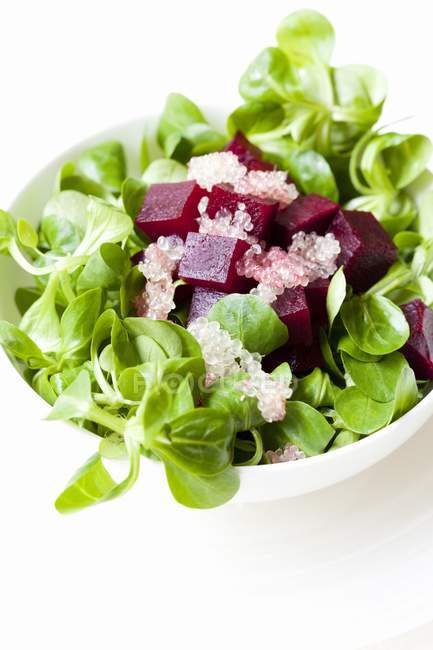 Lamb's lettuce with beetroot — Stock Photo