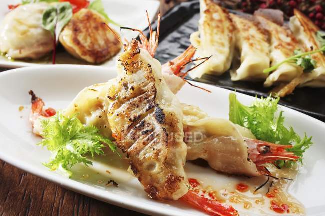 Closeup view of grilled shrimp dumplings with herbs — Stock Photo