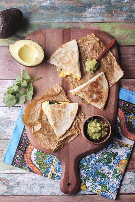 Quesadillas with guacamole over table — Stock Photo