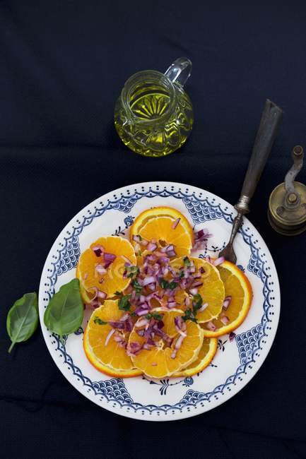 Orange salad with onions — Stock Photo