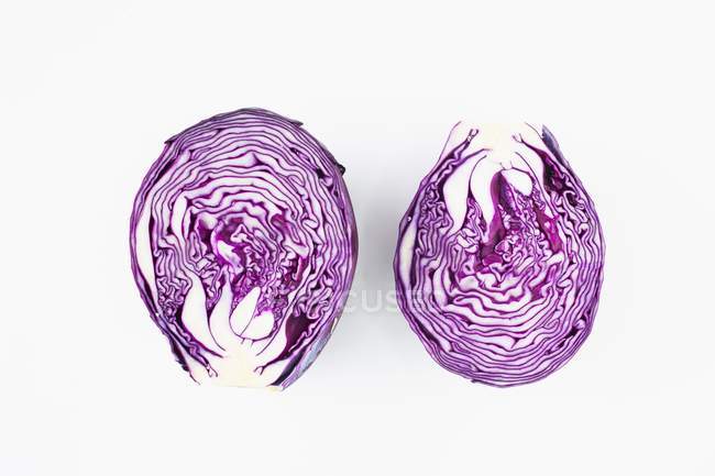 Halved red cabbage — Stock Photo