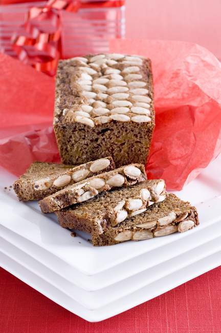 Gingerbread cake with almonds — Stock Photo