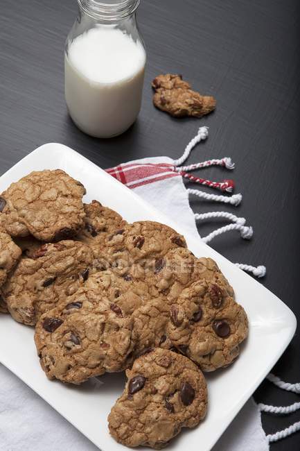 Шоколадне печиво з чіпсами — стокове фото