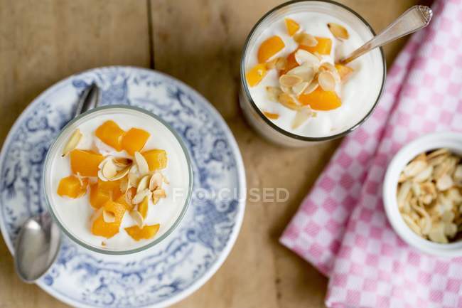 Peach quark aux amandes — Photo de stock