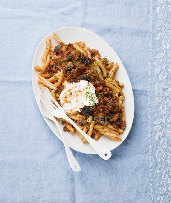 Gemelli pasta with lamb and aubergine sauce — Stock Photo