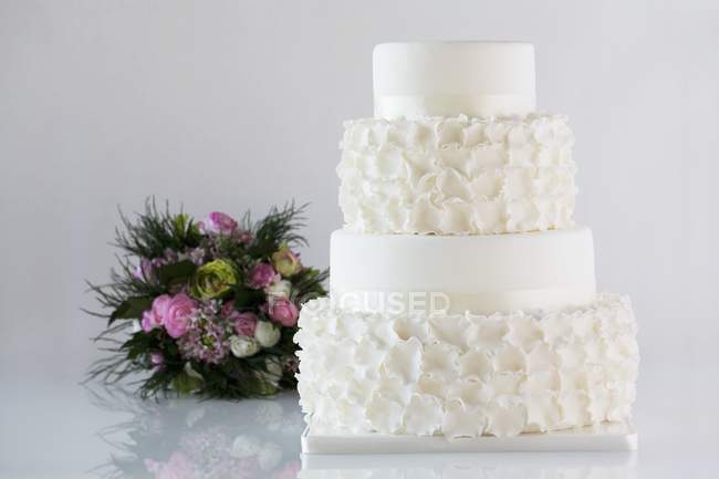 Four-tier wedding cake — Stock Photo