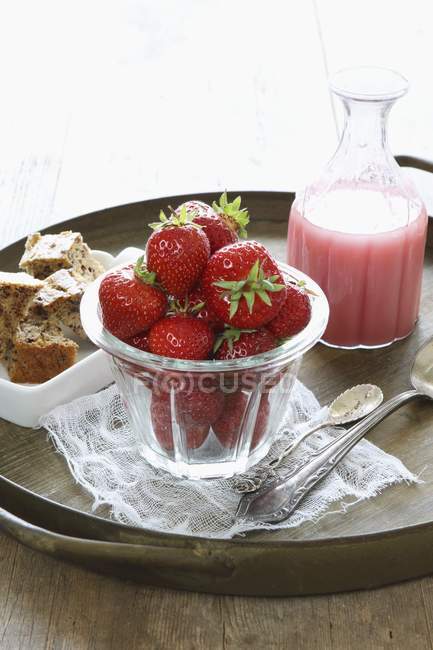 Fresh strawberries in jar — Stock Photo