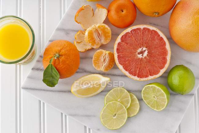 Various citrus fruit — Stock Photo