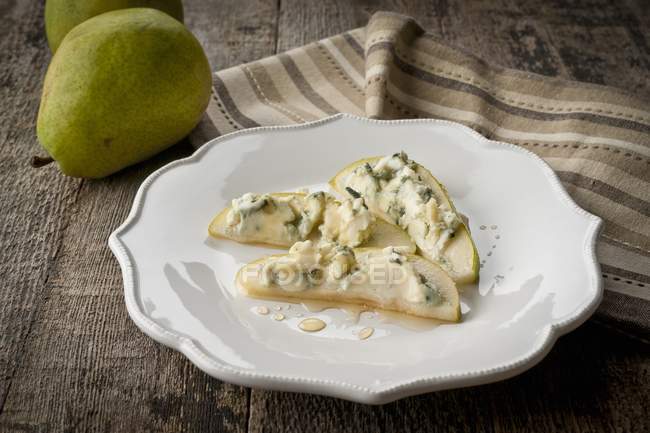 Pears with blue cheese — Stock Photo