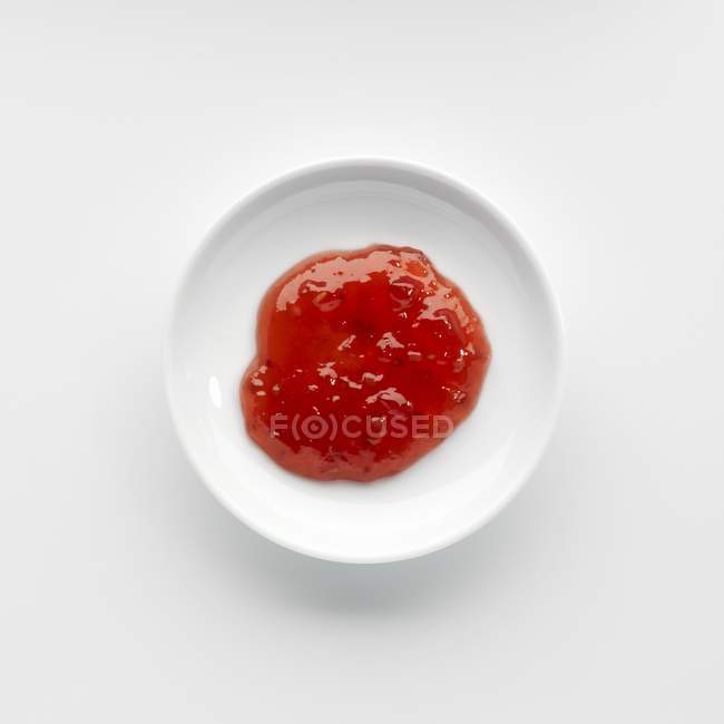 Porzione di marmellata di lamponi in ciotola — Foto stock