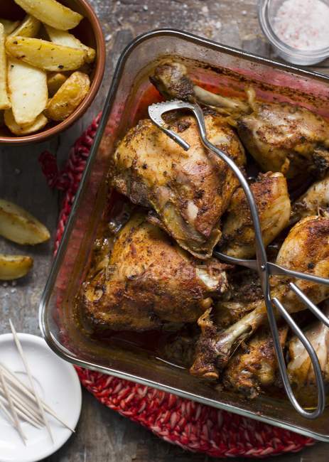 Oven-roasted chicken legs — Stock Photo