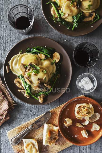Ravioli pasta with spinach — Stock Photo