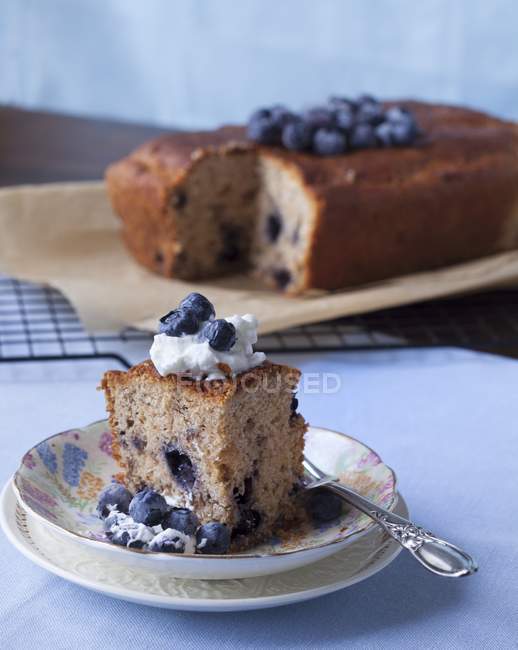 Coffee cake with blueberries — Stock Photo
