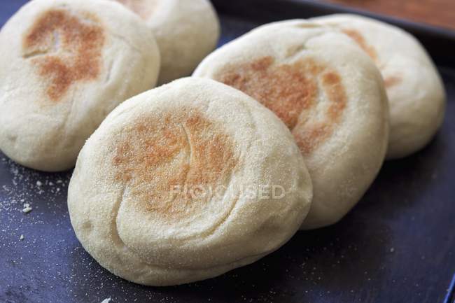 Muffins anglais fraîchement cuits — Photo de stock