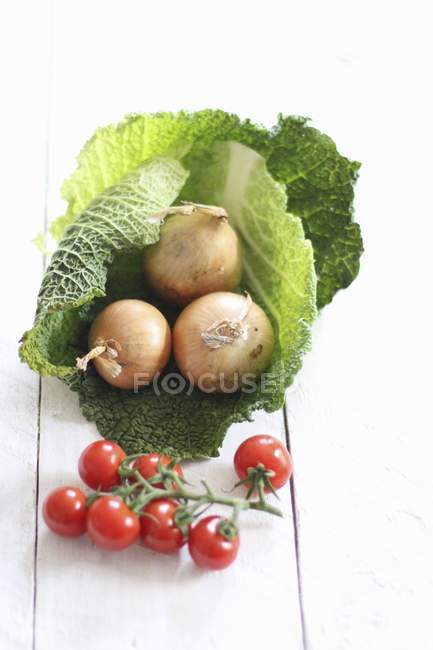 Savoy cabbage and cherry tomatoes — Stock Photo