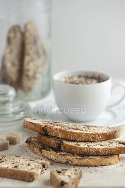 Primo piano vista di fette Biscotti e caffè — Foto stock