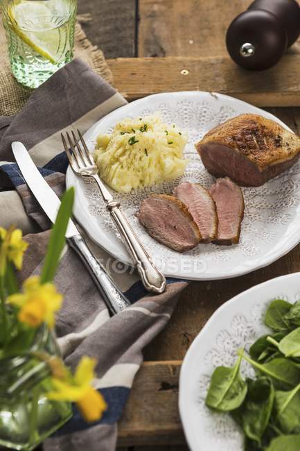 Duck breast with mashed potatoes — Stock Photo