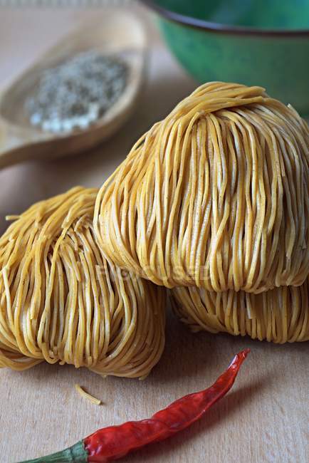 Chinese egg noodles — Stock Photo