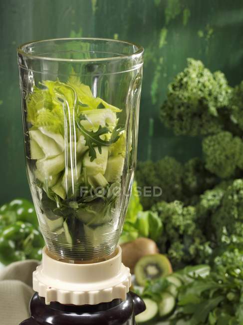 Ингредиенты для зеленых коктейлей — стоковое фото