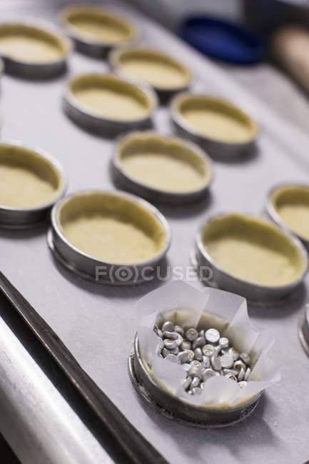 Closeup view of raw tartlet bases — Stock Photo