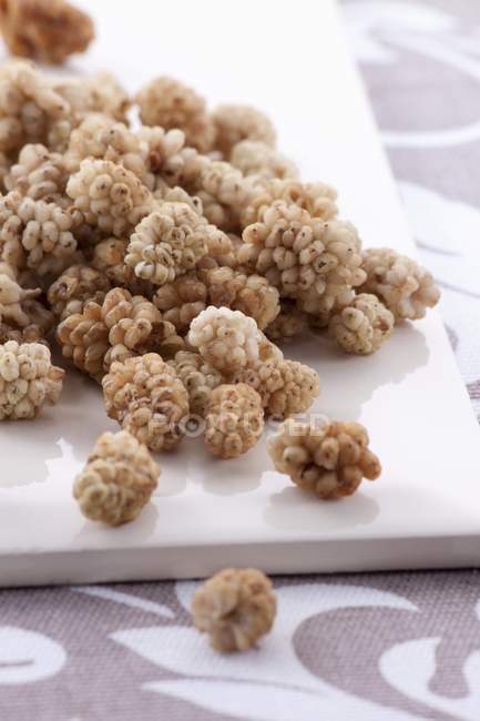 Dried white mulberries — Stock Photo