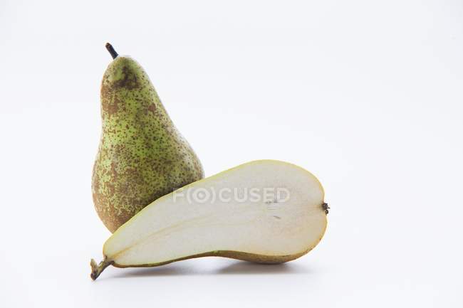Fresh whole and halved pears — Stock Photo