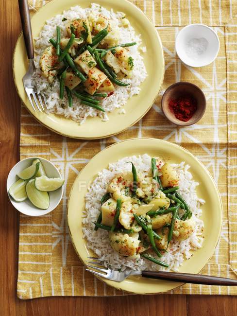 Aloo gobi Gericht mit Reis — Stockfoto