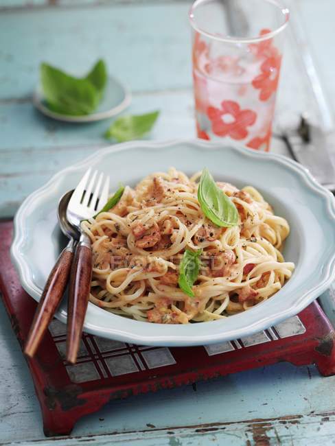 Linguine pasta with chilli sauce — Stock Photo