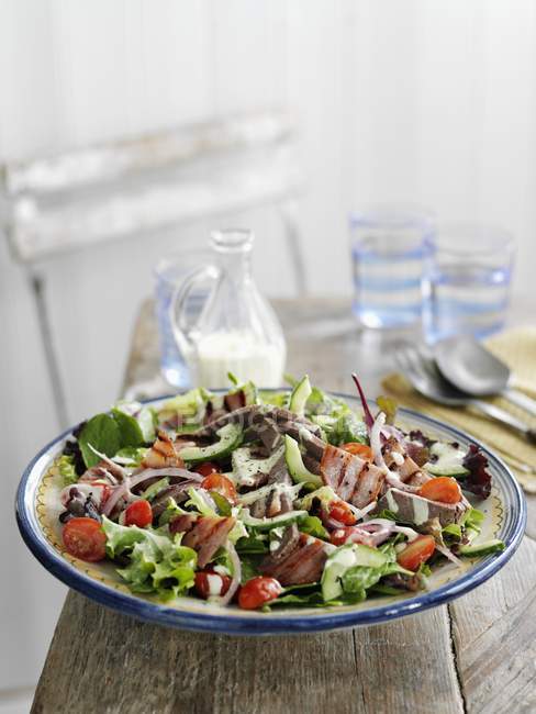 Club salad with beef and grilled bacon — Stock Photo