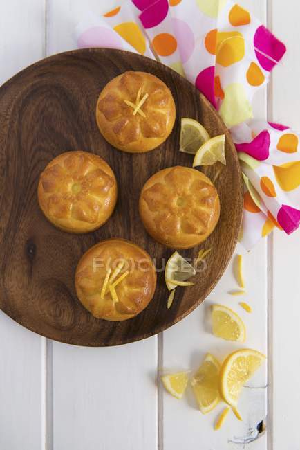 Mini pasteles de limón - foto de stock